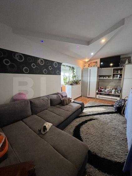 Apartament cu 5 camere decomandat, mobilat în Sud