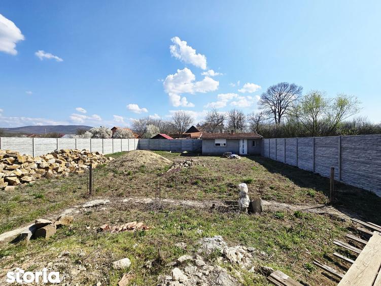 Casă cu 5 camere cu Teren 1079 Mp în Ghioroc