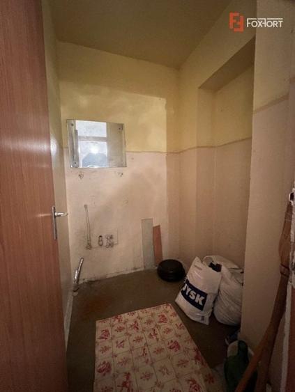 Apartament cu 4 camere decomandat, mobilat în Girocului