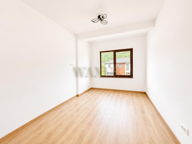 Casă individuală cu 4 camere cu Canalizare în Luna de Sus