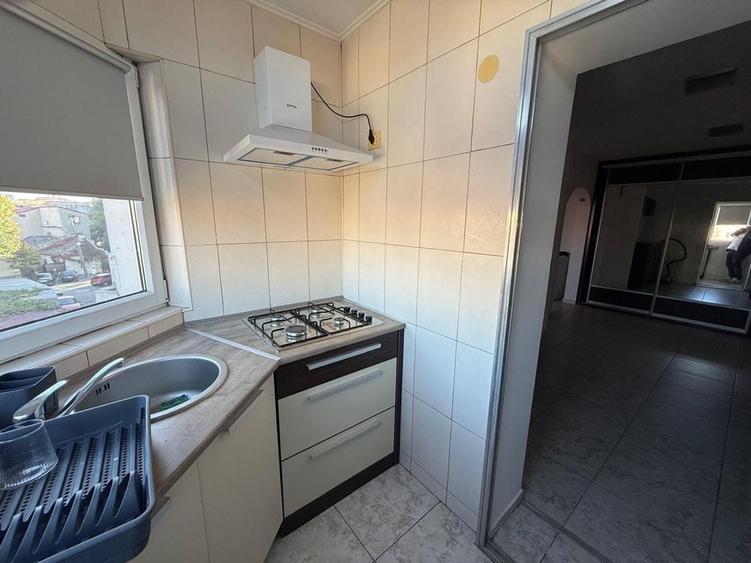 Apartament cu 2 camere decomandat în Trocadero