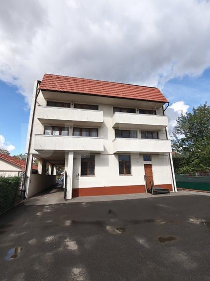 Apartament cu 3 camere decomandat în Careiului