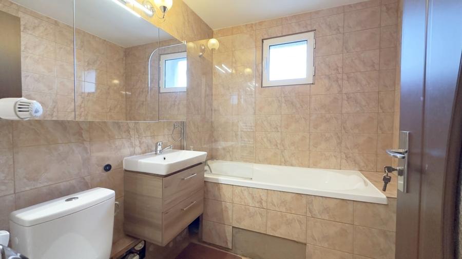 Apartament cu 3 camere semidecomandat în Rahova