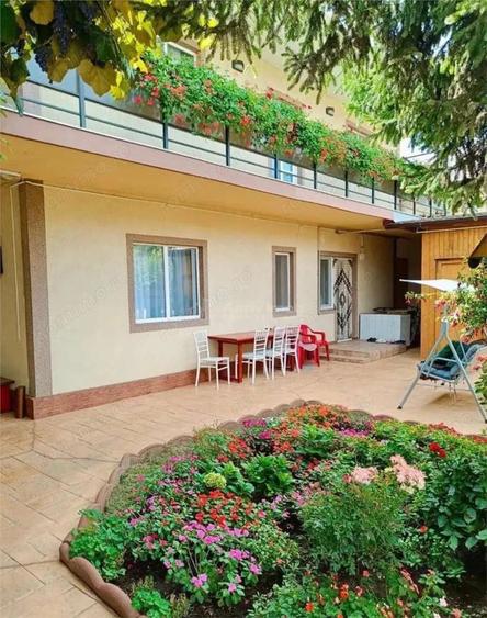 Casă cu 10 camere cu Teren 50 Mp în Nord