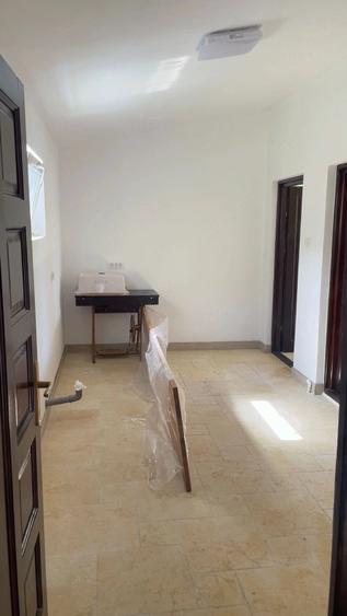 Casă cu 4 camere cu Teren 4400 Mp în Vlădești