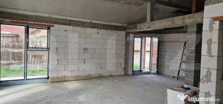 Casă cu 3 camere cu Teren 2712 Mp în Central