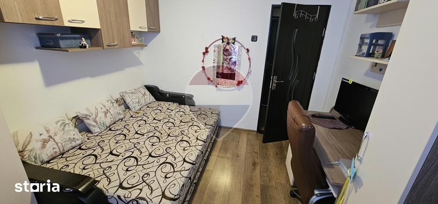 Apartament cu 3 camere semidecomandat în Central