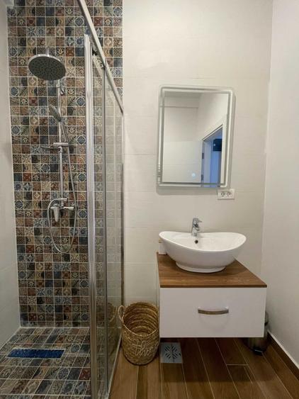 Apartament cu 3 camere semidecomandat în Nord