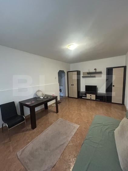 Apartament cu 3 camere semidecomandat, mobilat în Aleea Trandafirilor