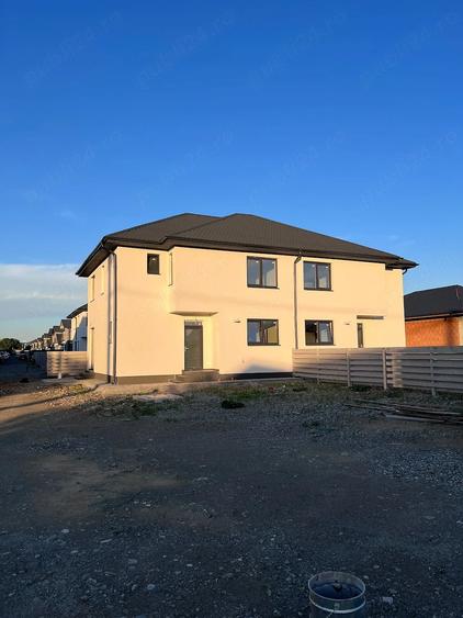 Apartament cu 3 camere decomandat în Tărlungeni