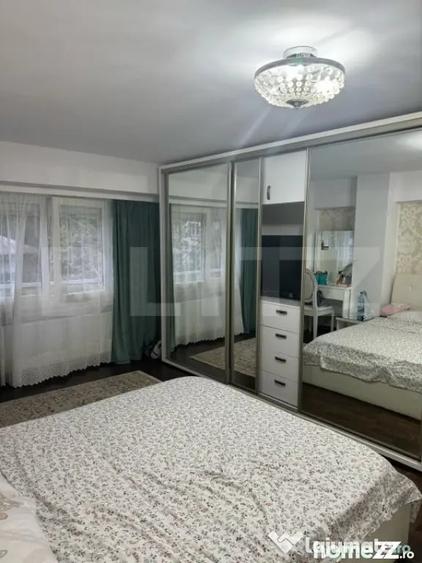 Apartament cu 4 camere decomandat în Cetate