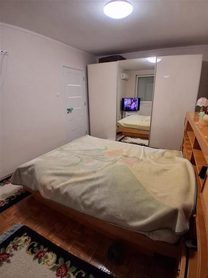Apartament cu 3 camere semidecomandat, mobilat în Spitalul Județean