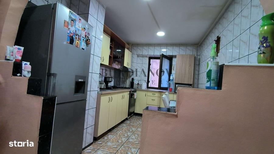 Apartament cu 4 camere semidecomandat în Morarilor