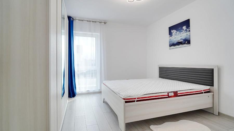 Apartament cu 3 camere decomandat, mobilat în Tractorul