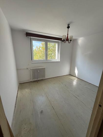 Apartament cu 3 camere în Drumul Taberei