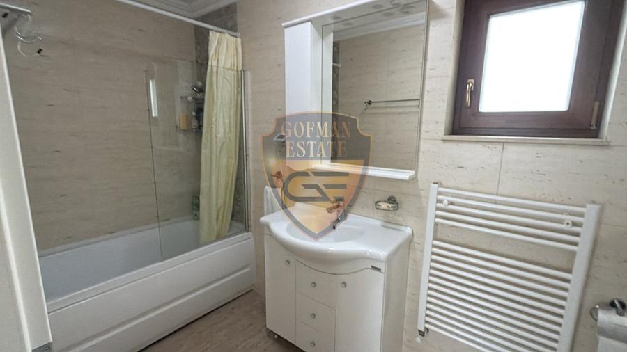 Casă individuală cu 4 camere cu Canalizare în Lumina