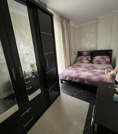 Apartament cu 3 camere decomandat în Jiului