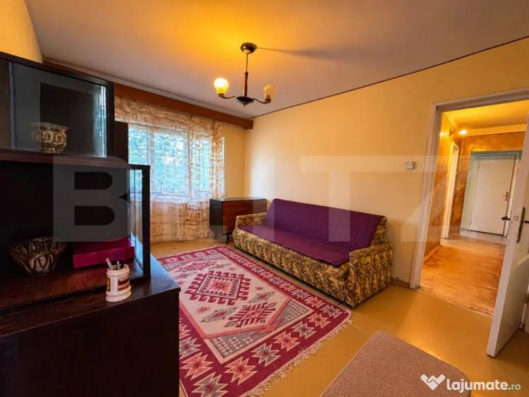 Apartament cu 3 camere semidecomandat în Rogerius