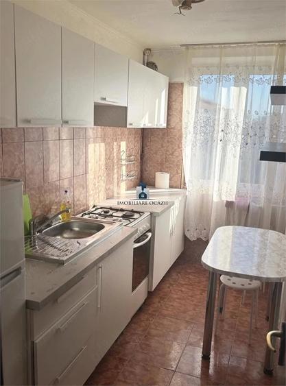 Apartament cu 3 camere semidecomandat în Apărătorii Patriei