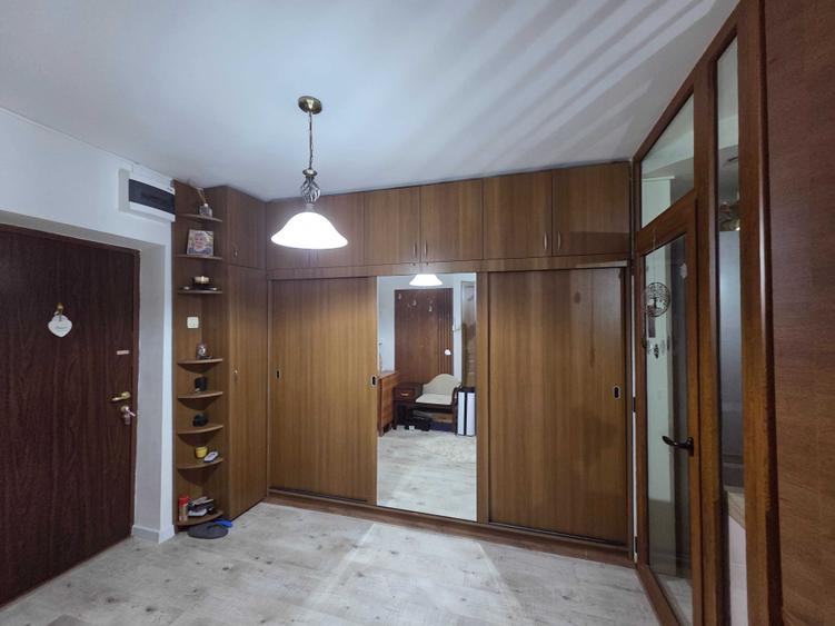 Inchiriez garsoniera moderna Str. Nasaud 6 | Etaj 2 | Renovata recent | Loc Parcare | 430 - 3