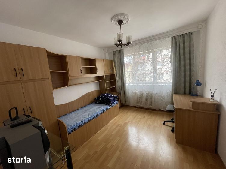 Apartament cu 3 camere decomandat în Vasile Aaron