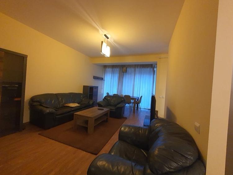 Apartament cu 4 camere semidecomandat, mobilat în Iancu Nicolae