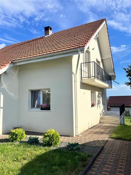 Casă cu 4 camere cu Canalizare în Valea Borcutului