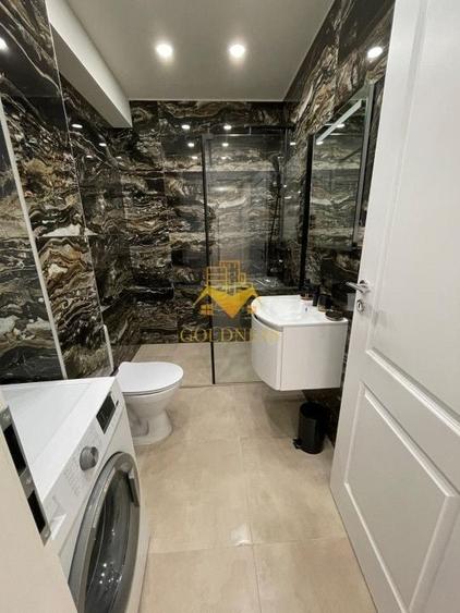 Apartament cu 4 camere semidecomandat în Central