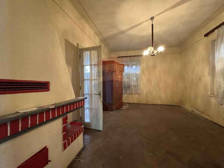 Casă cu 3 camere cu Teren 862 Mp în Central