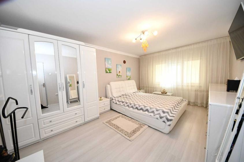 Apartament cu 3 camere decomandat în Sud