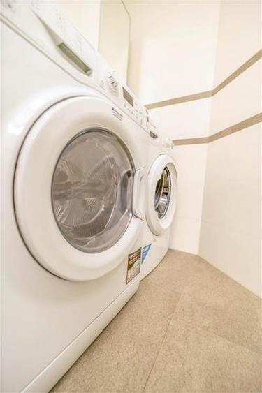 Apartament cu 4 camere semidecomandat în Aviatorilor