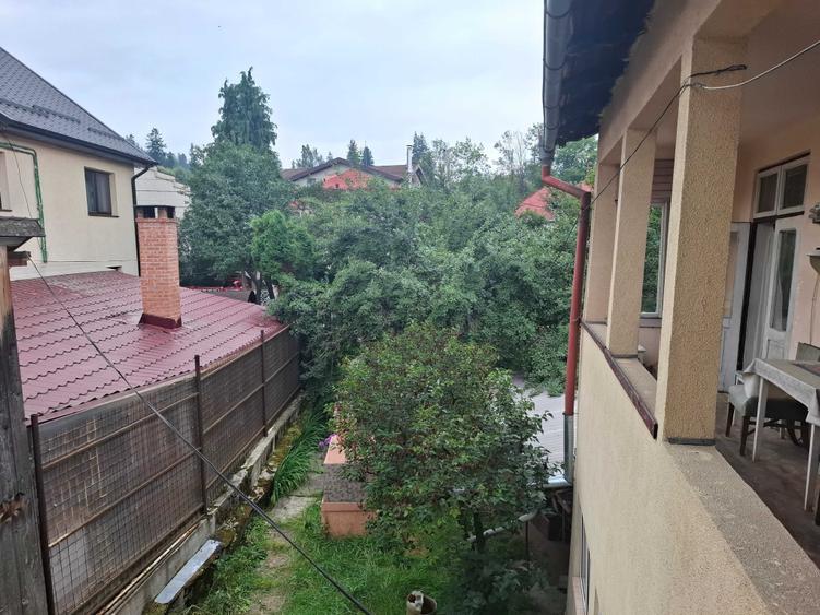 Casă cu 4 camere decomandat în Central