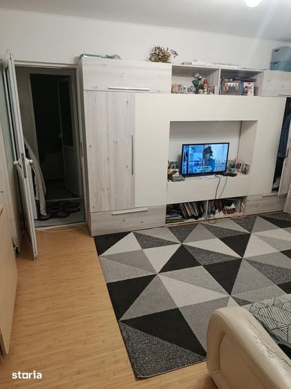 Apartament cu 2 camere semidecomandat în Podu Roș