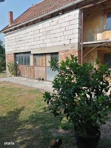 Casă cu 4 camere în Vânători