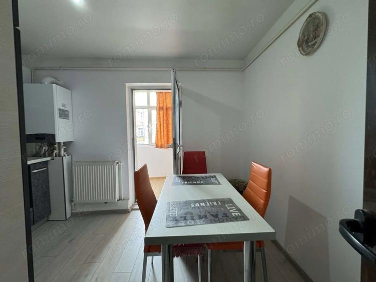 Apartament cu 3 camere decomandat, mobilat în Steaua