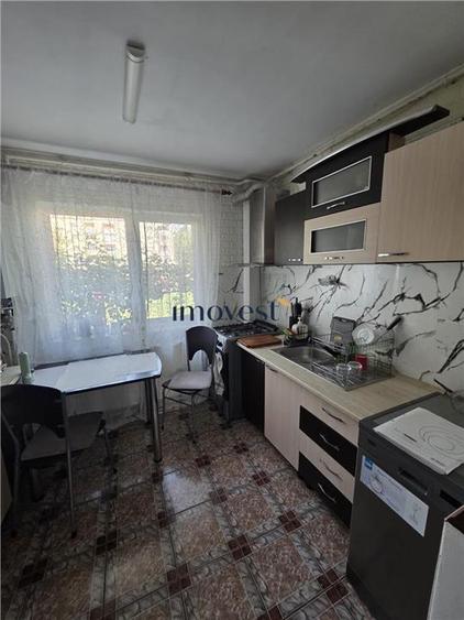 Apartament cu 3 camere decomandat în Micro 16