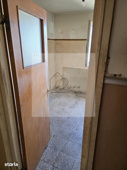 Apartament cu 3 camere semidecomandat în Titan