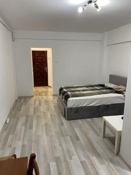 Garsonieră decomandată în Central