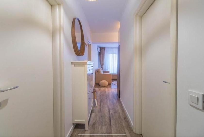 Apartament cu 3 camere semidecomandat, mobilat în Aviației