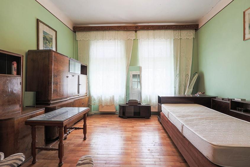 Casă individuală cu 5 camere cu Canalizare în Pârneava