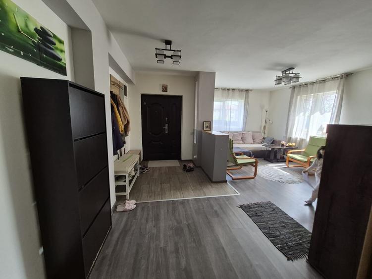 Duplex cu 4 camere cu Teren 200 Mp în Domnești
