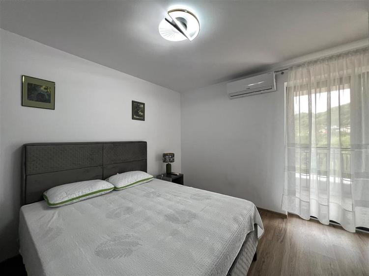 Apartament cu 4 camere decomandat în Orașul Vechi