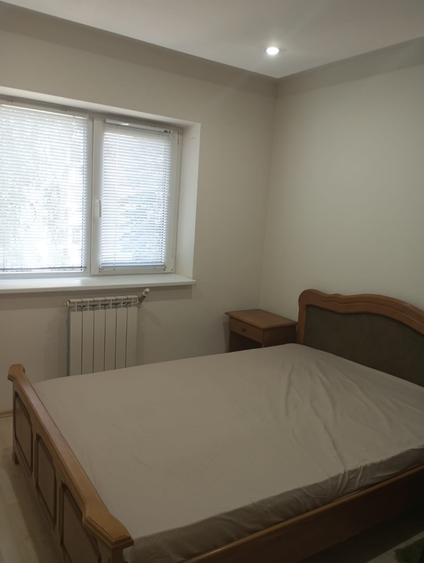 Apartament cu 3 camere semidecomandat în Plopilor