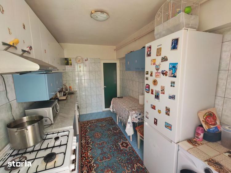 Apartament cu 4 camere decomandat în CET