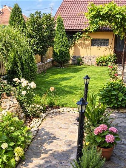 Casă individuală cu 4 camere cu Canalizare în Exterior Est