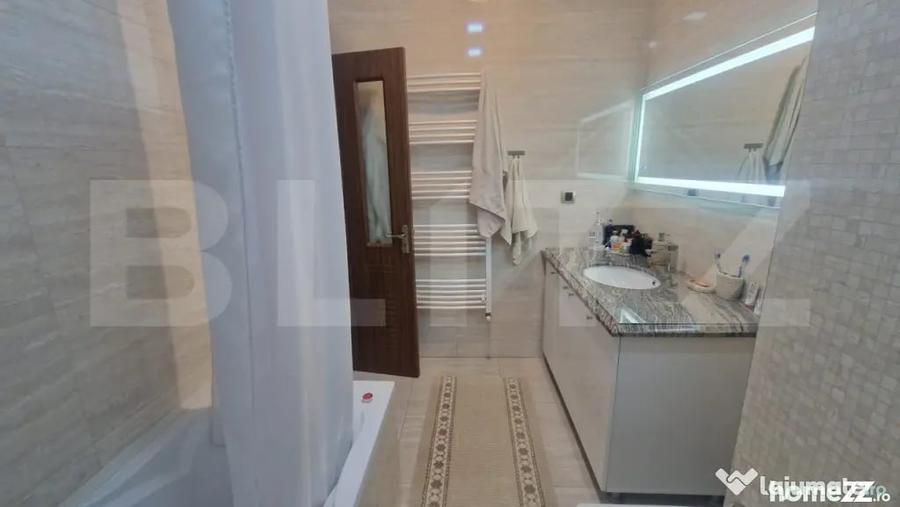 Apartament cu 3 camere decomandat în 13 Decembrie