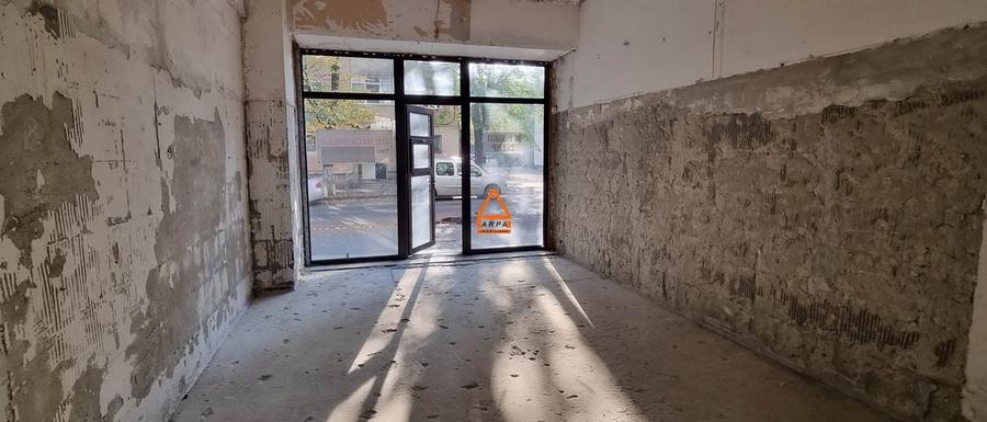 Spațiu comercial, de 222 mp, în Nicolina