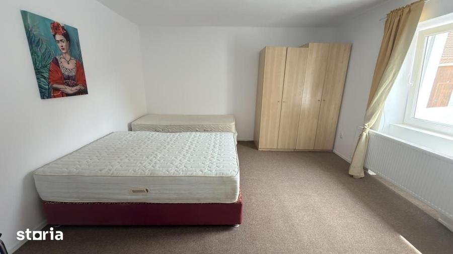 Casă cu 3 camere semidecomandat cu Teren 168 Mp în Central