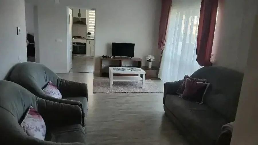 Apartament cu 3 camere decomandat în Central