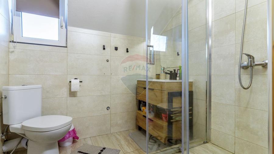 Casă individuală cu 13 camere cu Teren 607 Mp în Mărăști